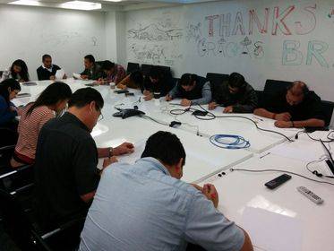 Instalaciones modernas de Art & Language con aulas equipadas para cursos especializados